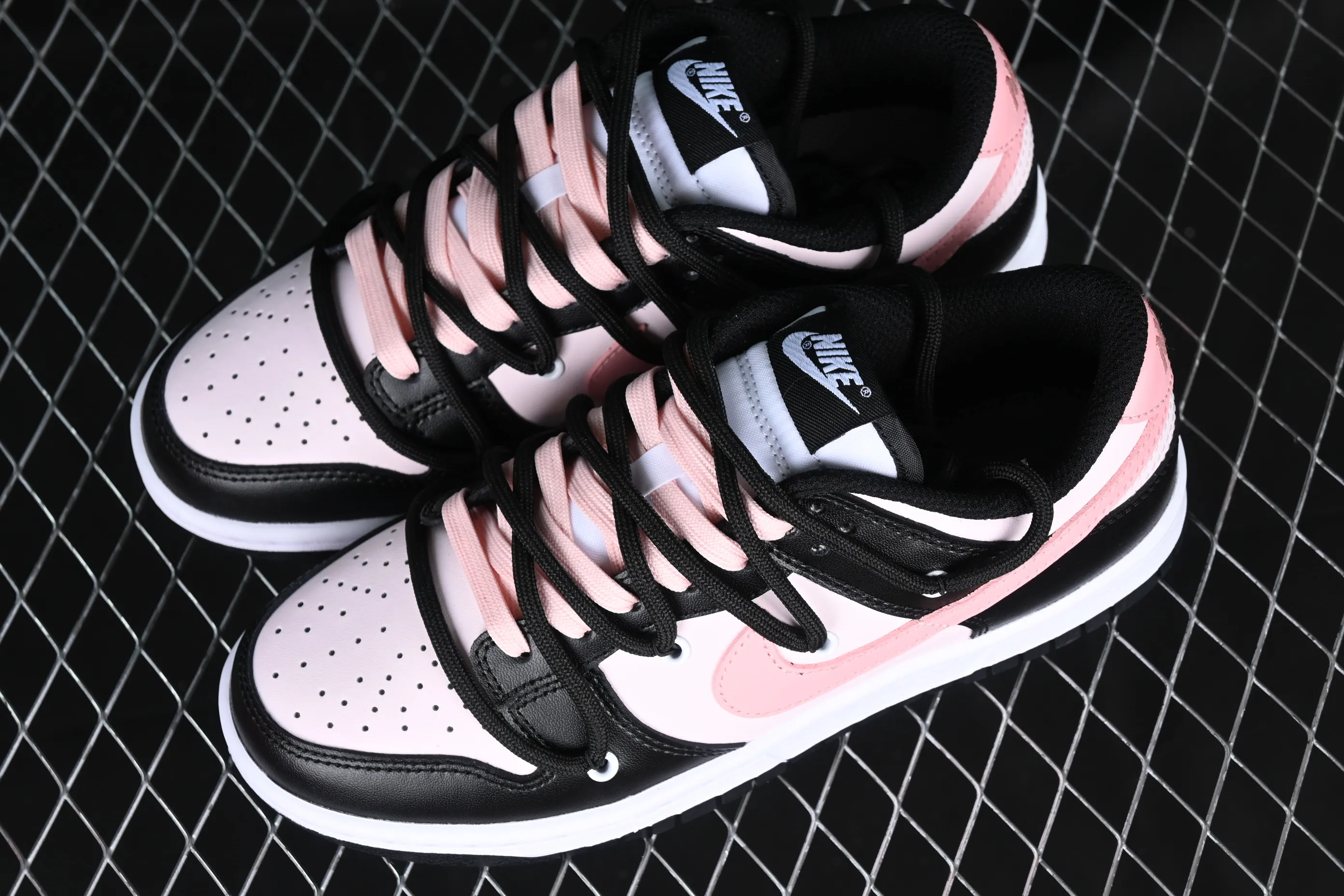 All Categories Nk SB Dunk Series Nk SB Dunk Low Low-top Sneakers Nk Dunk Low Tokyo Raspberry Black Pink Customized Deconstructed Strap Casual Sneakers CW1590-100
